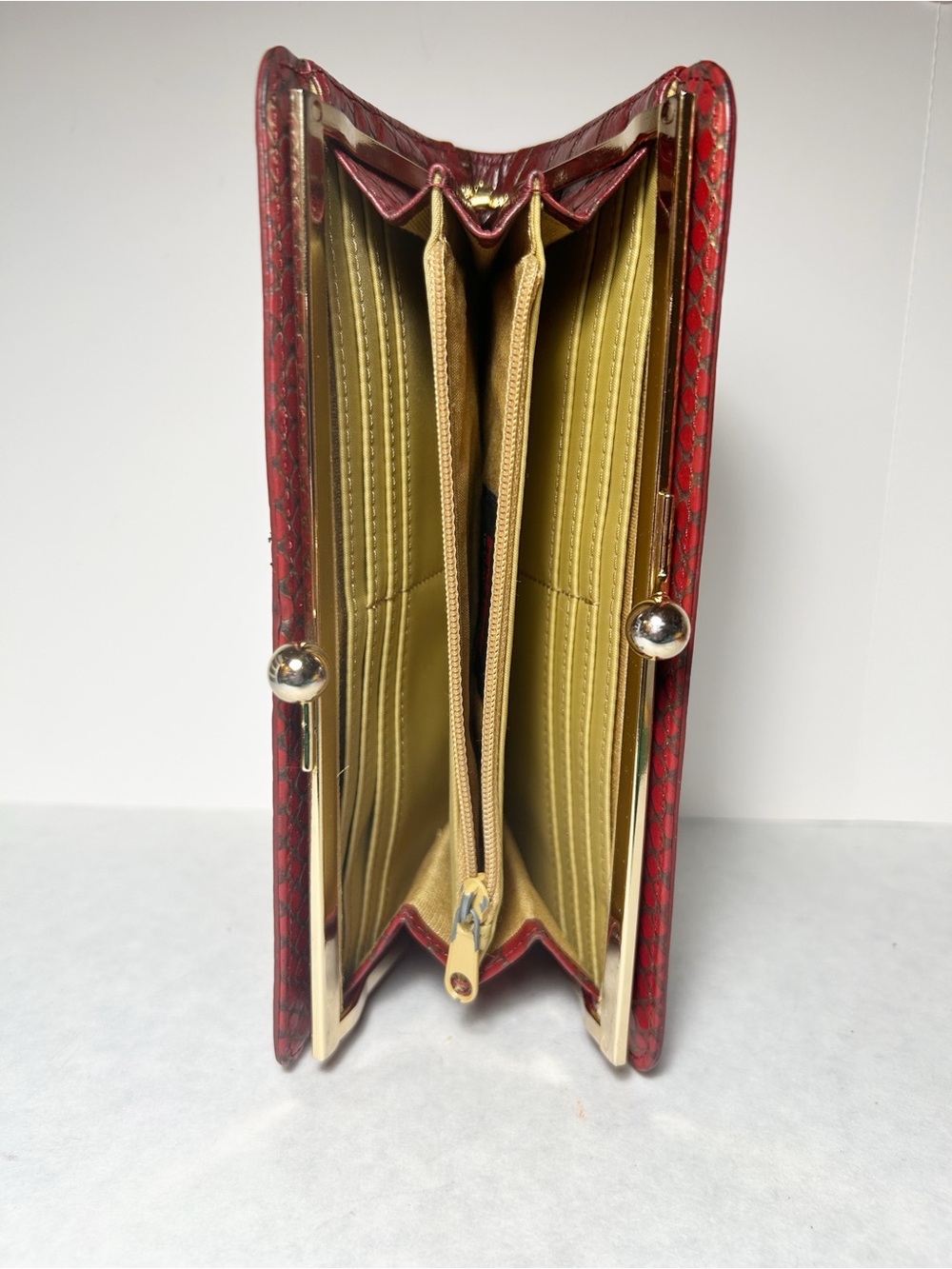 HOBO International Red Snake/Croc Embossed Gold Hinged Metal Frame Clutch VTG - Picture 5 of 10